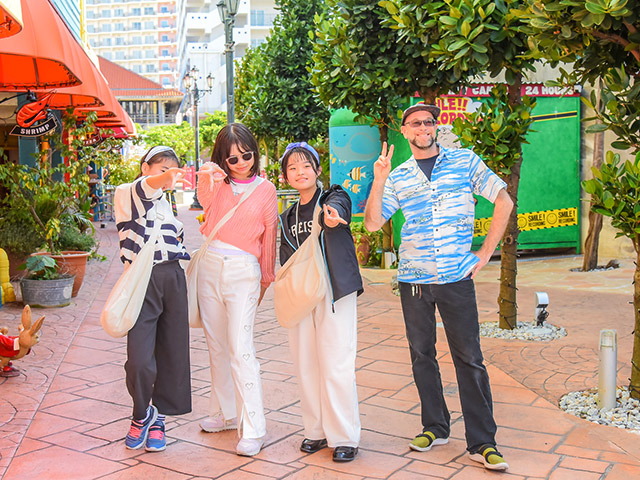 英語教育 修学旅行（沖縄）で海外生活を体験。他国の文化や人との交流を深める。