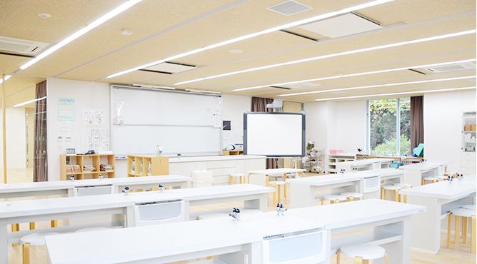 教育環境 校舎 化学実験や生物観察、最先端の設備を揃えた2つの理科室